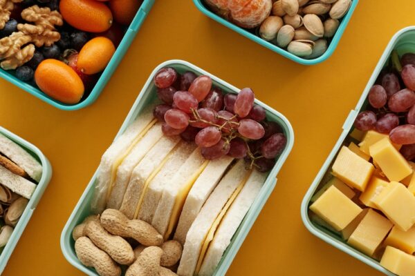 Čo je to zmluva a aké sú jej základné náležitosti?