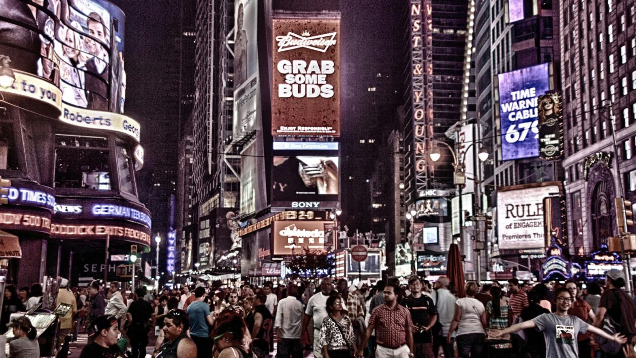 Analýza menových kurzov: Technická vs. fundamentálna analýza