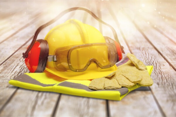 Bezpečnosť nie sú len nálepky, ale peniaze, ktoré firma nevyhodí von oknom